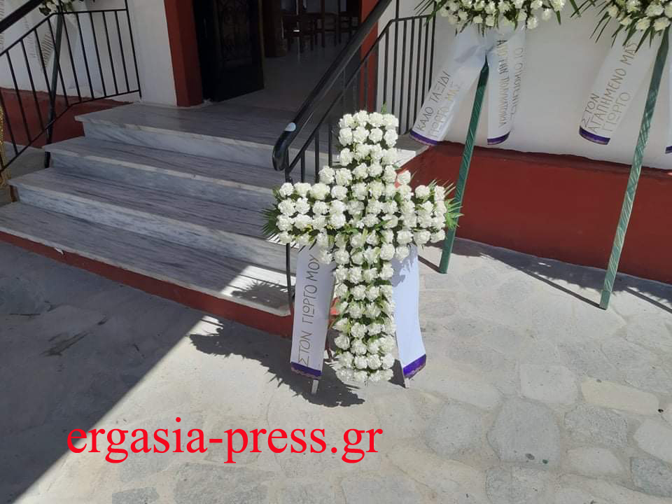 Γιώργος Καραϊβάζ: Ανείπωτη θλίψη στην κηδεία του αδικοχαμένου δημοσιογράφου[Φωτογραφίες]