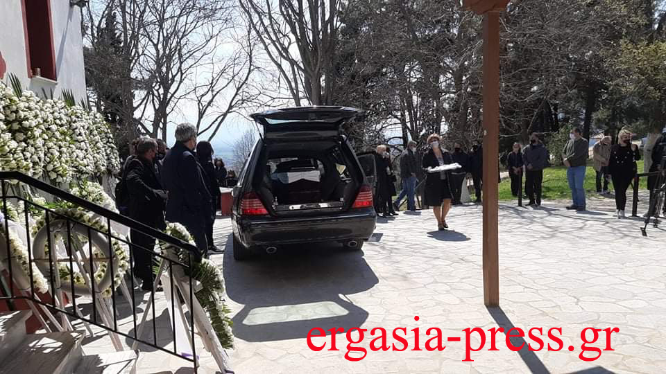 Γιώργος Καραϊβάζ: Ανείπωτη θλίψη στην κηδεία του αδικοχαμένου δημοσιογράφου[Φωτογραφίες]